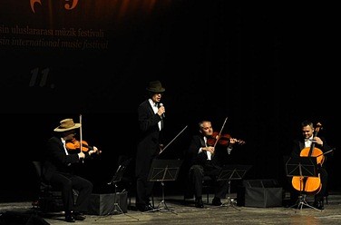   / Mozart Group