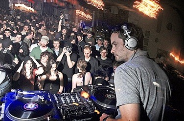 Bonobo / 