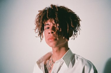 IANN DIOR