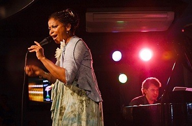 Niki Haris /   ()     