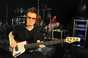 Glenn HUGHES ( )