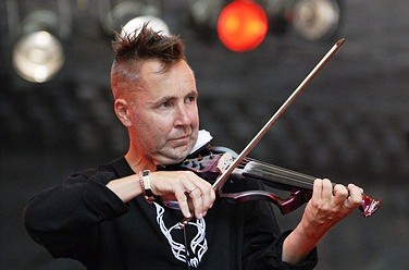      (). Nigel Kennedy 
